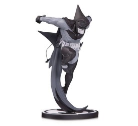 Batman Black & White Statue White Knight Batman by Sean Murphy 21 cm