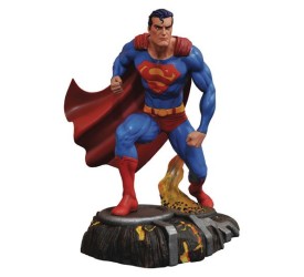DC Gallery PVC Statue Superman 25 cm