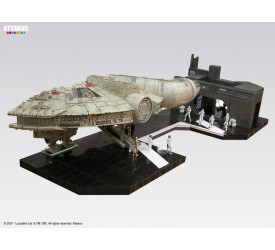 Death Star diorama Milleniom Falcon and Final duel corridor