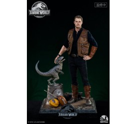 Jurassic World: Fallen Kingdom Owen and Baby Blue 1/4 Scale Statue